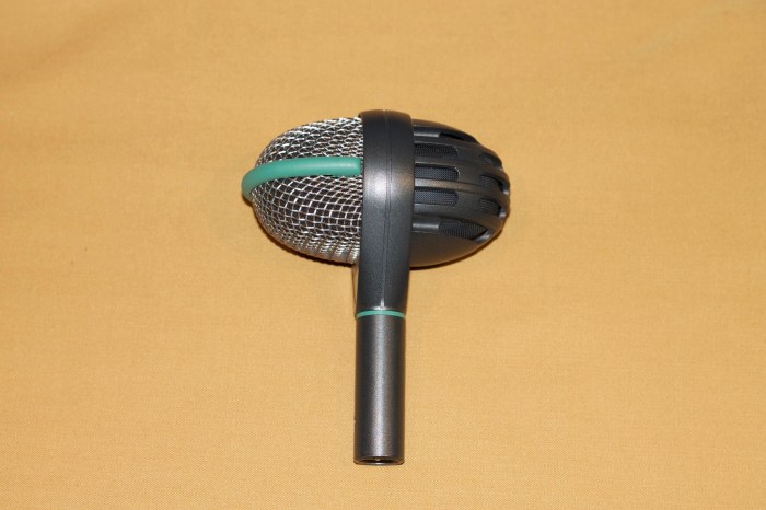 AKG D112